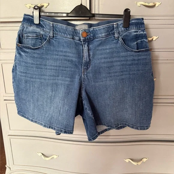 Comfortable! Wit & Wisdom high-rise jeans shorts. Size 20W. Very good condition. - Picture 2 of 11